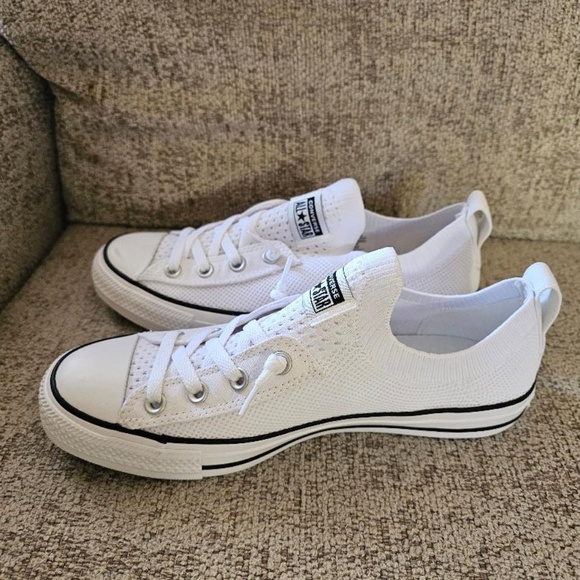 WOMENS NWOT CONVERSE SNEAKERS - Picture 2 of 4